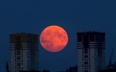 Главной темой соцсетей стало "кровавое" лунное затмение