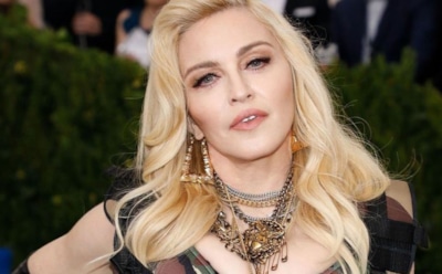 Мадонна представила откровенный снимок в чулках в честь 60-летия