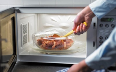 Российские ученые доказали вред микроволновых печей