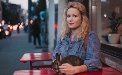 Елена Ваенга «прошлась» по творчеству Монеточки вслед за Земфирой