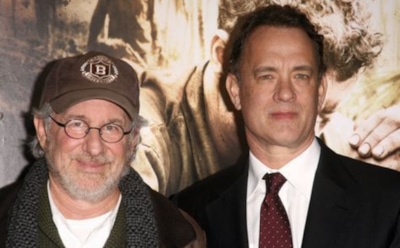 В Сети обсуждают абсурдные видео о педофилии Тома Хэнкса и Стивена Спилберга