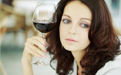 Ученые: алкоголь в период вскармливания мешает развитию малыша