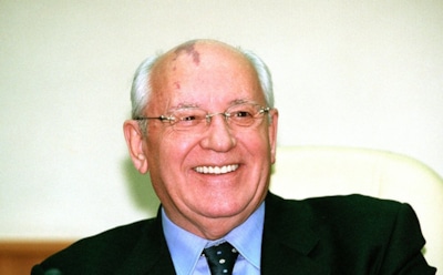 8 знаменитостей с необычными родимыми пятнами