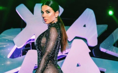 Анна Седокова показала аппетитные ягодицы в розовом бикини