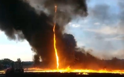 Огненный торнадо засняли на видео в Британии