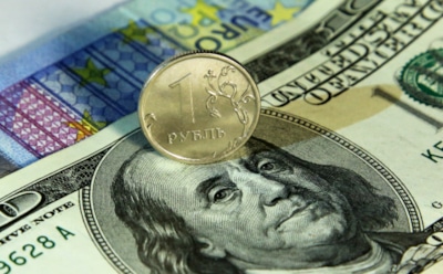 Аналитики назвали отметку, ниже которой не сможет упасть курс рубля