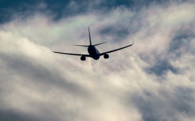 Пассажир сумел выжить при крушении самолета в Индонезии