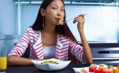 Диетологи объяснили, почему жители Японии много едят и не толстеют