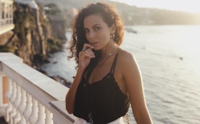 Настя Каменских похвасталась пышной грудью на отдыхе в Италии