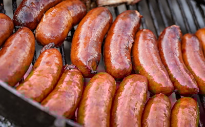 Ученые: жареная колбаса вызывает рак груди
