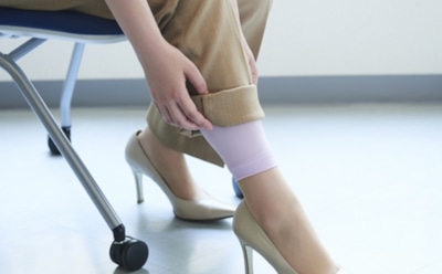 Медики назвали опасные причины постоянно холодных ног