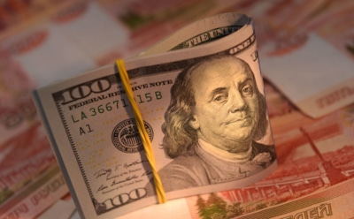 Курс доллара к рублю подскочил выше 67 руб