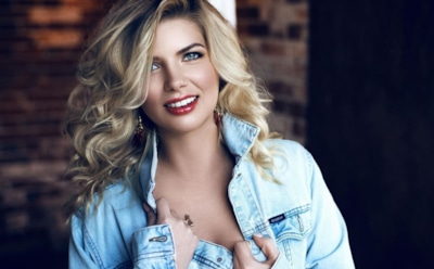 «Десерт подан»: Настя Задорожная эпатировала откровенным фото на Мальдивах