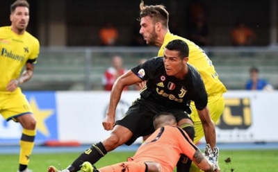 Роналду сломал нос вратарю в дебютном матче за "Ювентус"