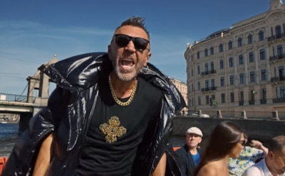 Шнуров рассказал о преимуществах Петербурга перед Москвой в новом клипе