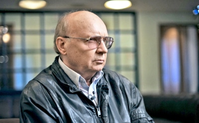 Андрей Мягков прокомментировал информацию о параличе жены