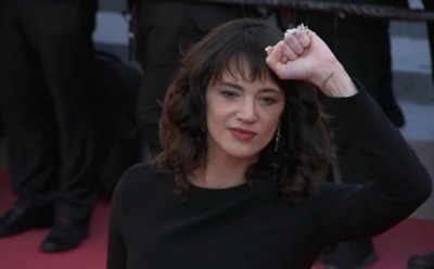 В Интернет попало постельное фото Азии Ардженто с 17-летним подростком