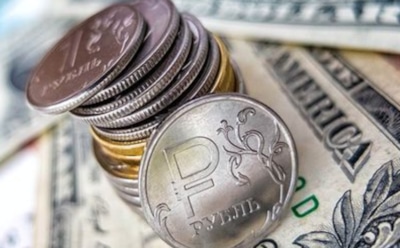 Курс доллара к рублю впервые с апреля 2016 года поднялся выше 69 руб