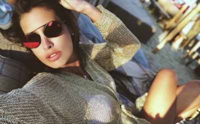 Кэти Топурия похвасталась загорелым телом в купальнике на Миконосе