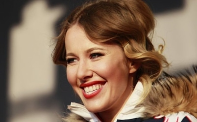 Собчак снялась голой, прикрывшись книгой про Гитлера