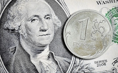 Курс доллара упал на фоне вступления в силу антироссийских санкций