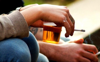 Ученые выяснили, почему табак и алкоголь разрушают организм подростков