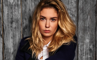 Агата Муцениеце поделилась яркими кадрами в купальнике