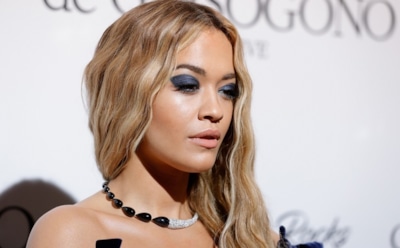 27-летняя певица Рита Ора снялась топлес