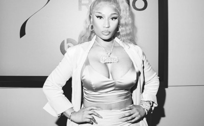 Ники Минаж случайно оголила грудь перед многотысячной толпой