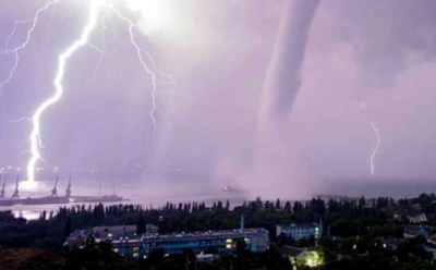 В Сети появились шокирующие видео шторма в Крыму