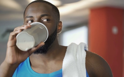 Эксперты назвали, кому не стоит пить протеиновые коктейли