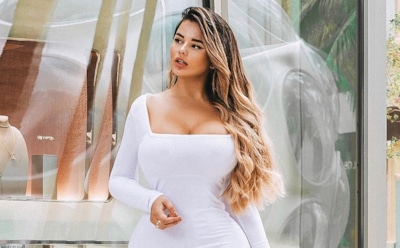 Анастасия Квитко показала новую прическу и тело в сетке без белья