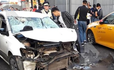 В Москве из-за женщины водитель протаранил толпу людей на тротуаре