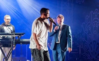 Мэр Томска ворвался на сцену к "Дискотеке Аварии" из-за брошенного торта