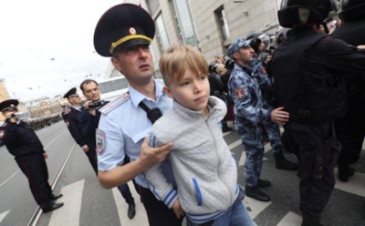 В Москве противники пенсионной реформы обратились к Face и «Немагии»