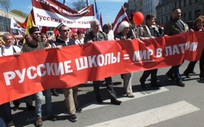 В Риге 5 тыс человек вышли на митинг в защиту русских школ