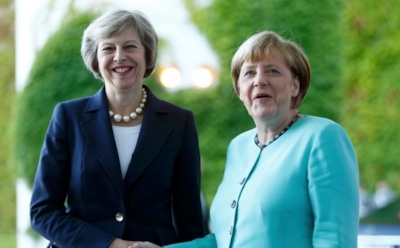 СМИ: Ангела Меркель не стала пожимать руку Терезе Мэй