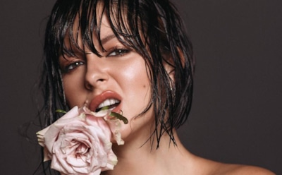 Беременная Нюша сыграла пять матерей в клипе «Таю»