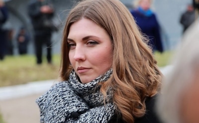 Ведущая «России-1» в прямом эфире назвала гостя «идиотом» и пыталась выгнать его