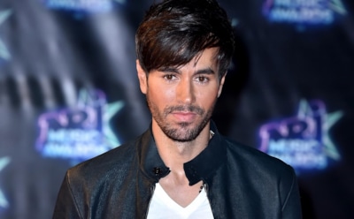 Энрике Иглесиас поцеловался с украинской фанаткой на сцене