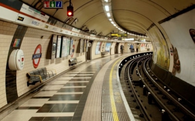 Экс-главу Евротоннеля столкнули на рельсы в метро Лондона