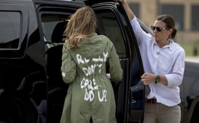 Мелания Трамп вызвала скандал слоганом на куртке