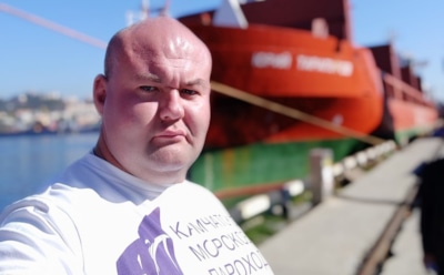 Приморский силач Иван Савкин сдвинул теплоход массой 11 тыс тонн