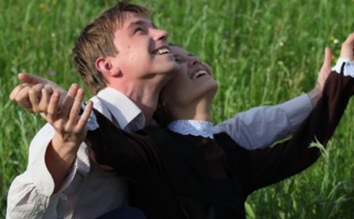 Сериал "Обнимая небо": актеры и роли