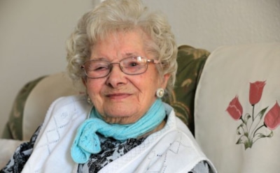 Британка дожила до ста лет, добавляя в чай бренди