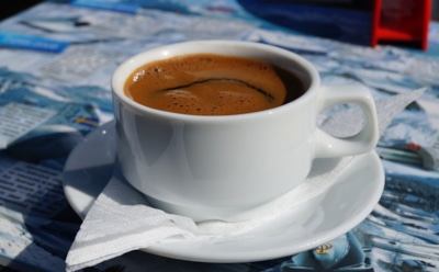 Учёные: 4 чашки кофе помогают в борьбе с болезнью кожи лица