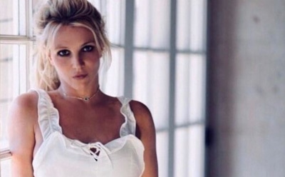 Бритни Спирс показала на видео акробатические трюки