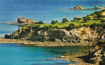 Два российских туриста разбились на Кипре, упав в машине со скалы