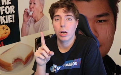 Американский видеоблогер купил воду и оставил $10 тыс чаевых