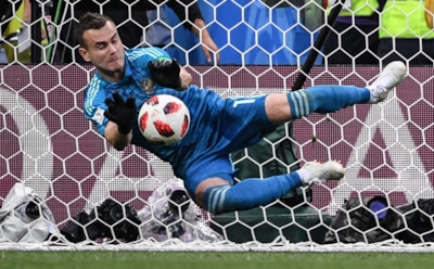 Тренер Акинфеева рассказал, что вратарь ушел из сборной из-за травмы